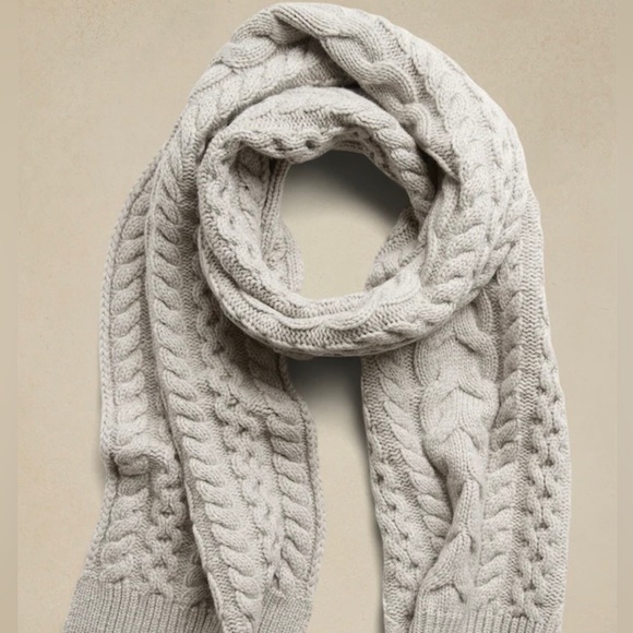 ✨HOST PICK✨BANANA REPUBLIC CABLE KNIT CASHMERE SCARF 196x33 CM (77x12 inches) - Picture 4 of 4